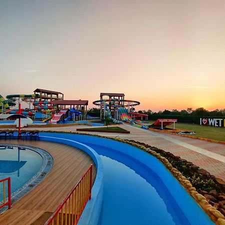 Wet N Wild Water Park & Resort Mendarda エクステリア 写真
