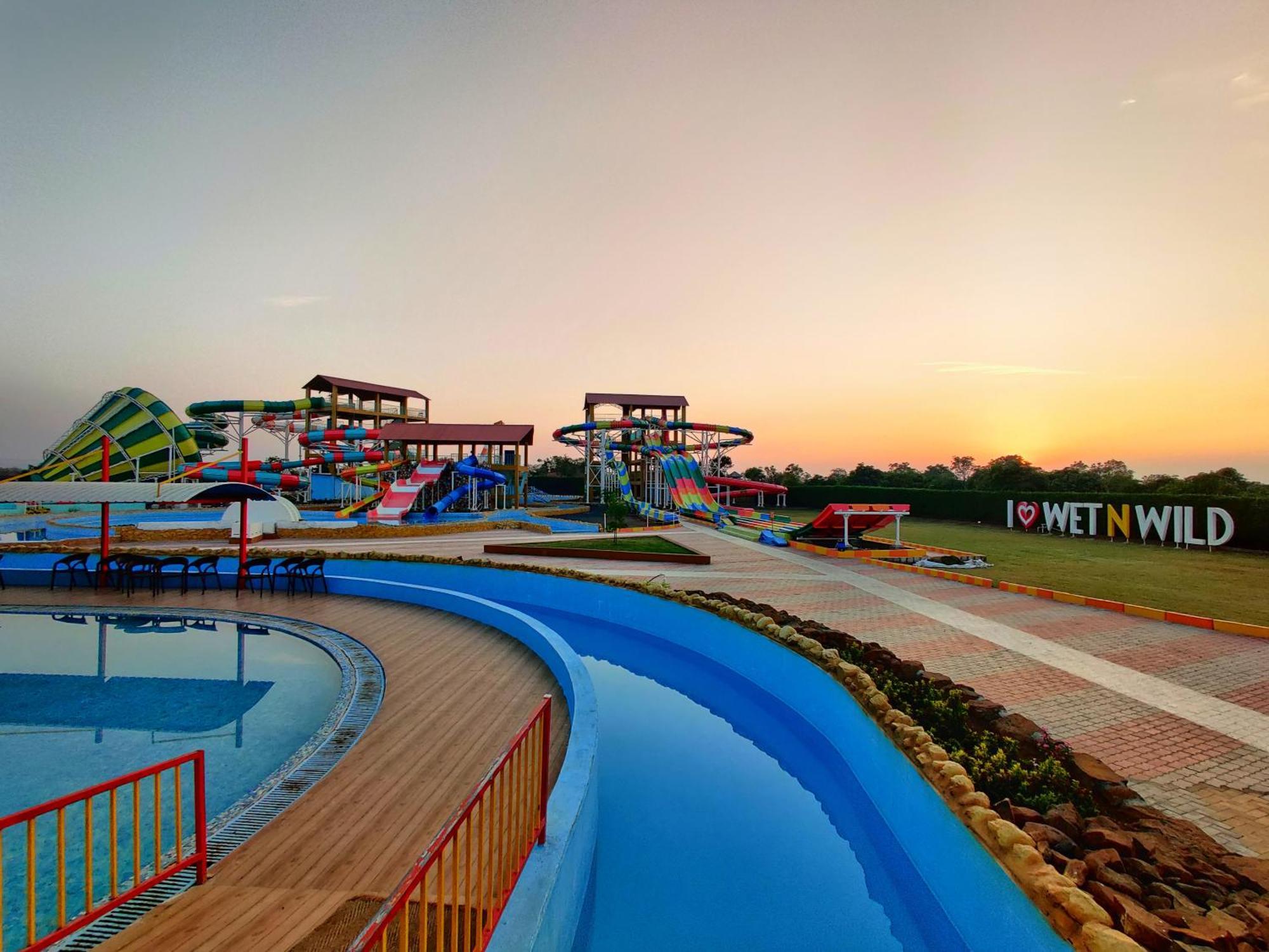 Wet N Wild Water Park & Resort Mendarda エクステリア 写真