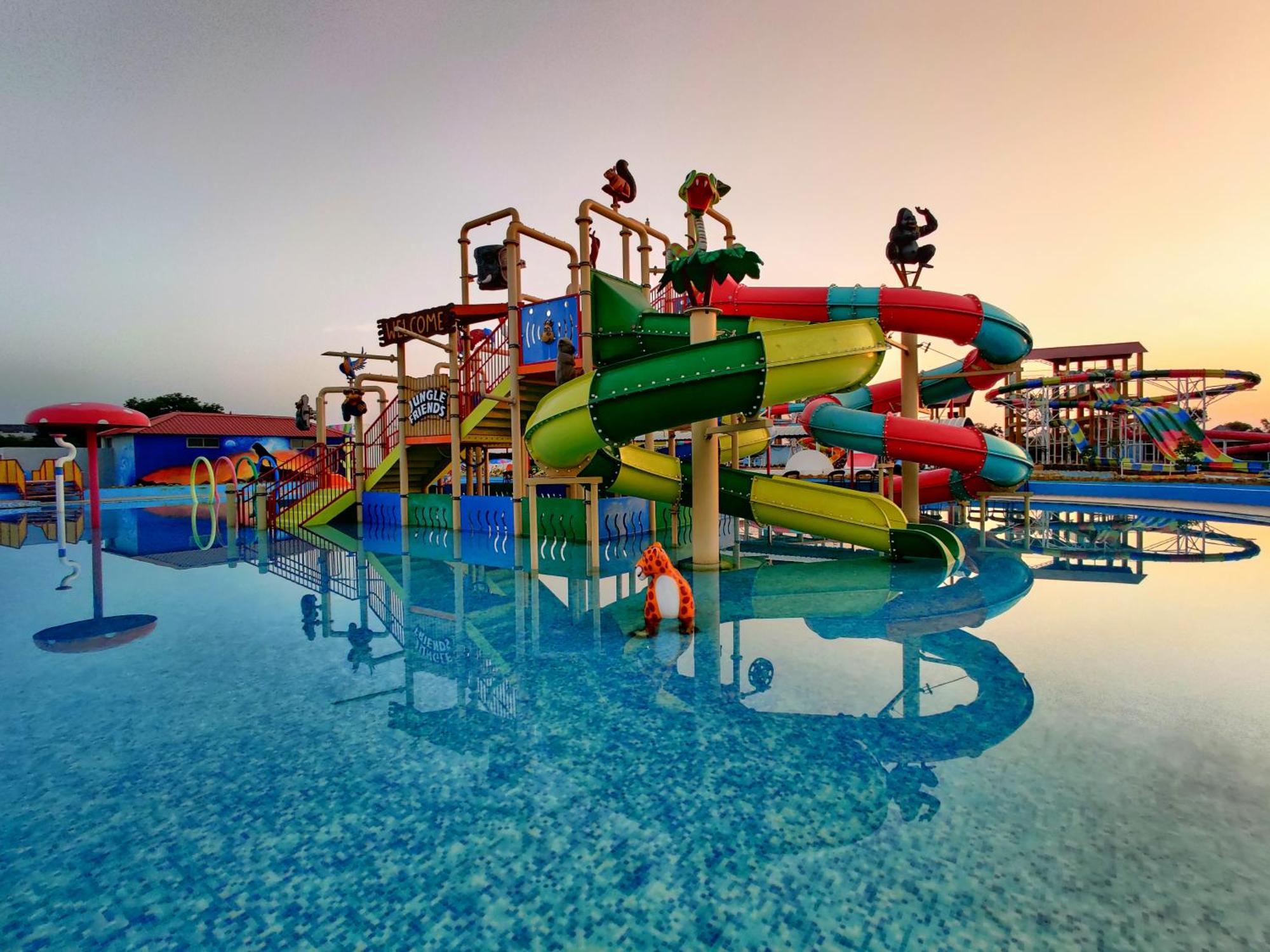 Wet N Wild Water Park & Resort Mendarda エクステリア 写真