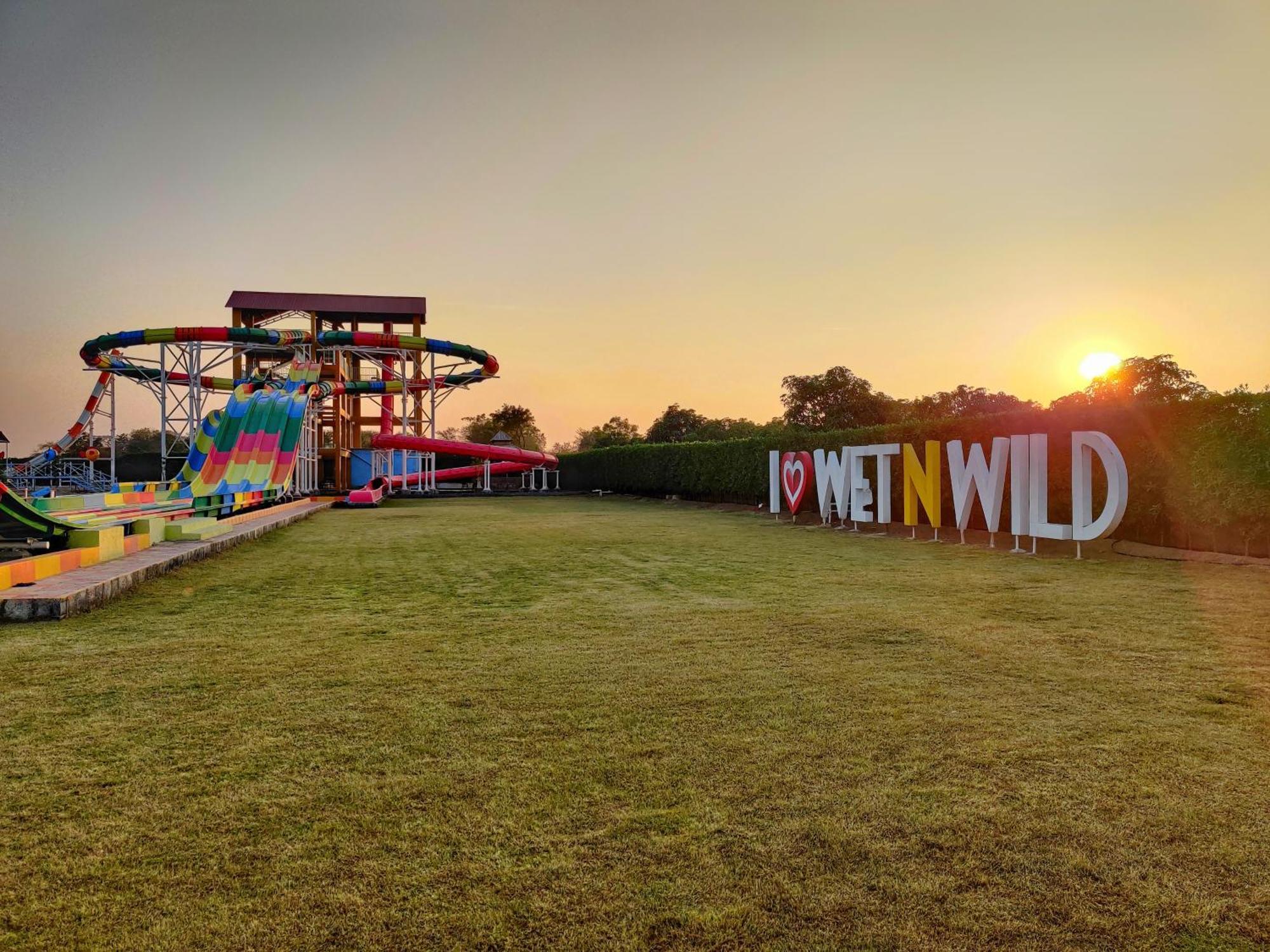 Wet N Wild Water Park & Resort Mendarda エクステリア 写真