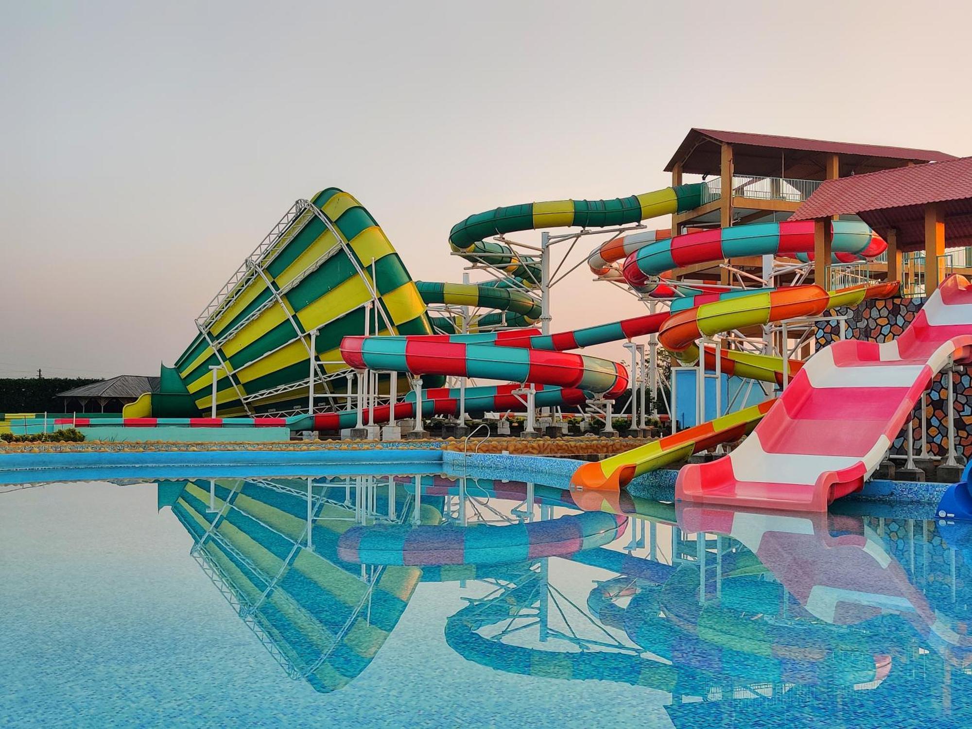 Wet N Wild Water Park & Resort Mendarda エクステリア 写真
